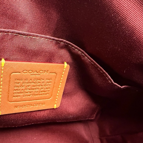 Fiona Zip Tote Bag In Signature Canvas - Picture 9 of 10